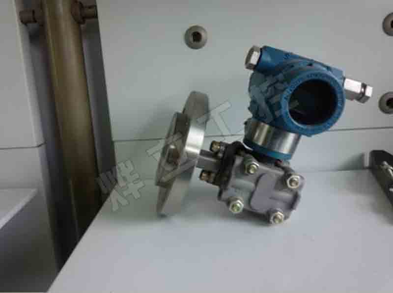 單法蘭液位變送器